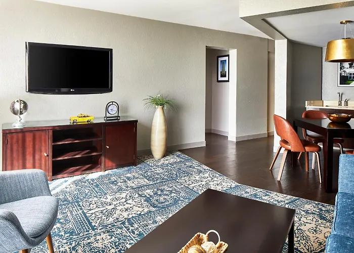 Hotel Four Points By Sheraton Downtown 4*