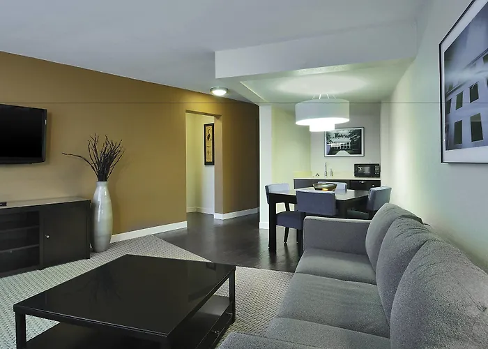 Four Points By Sheraton Downtown Hotel