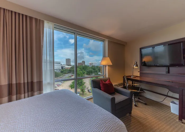 Four Points By Sheraton Downtown Hotel