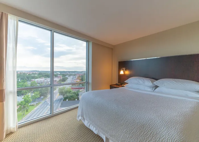 Four Points By Sheraton Downtown