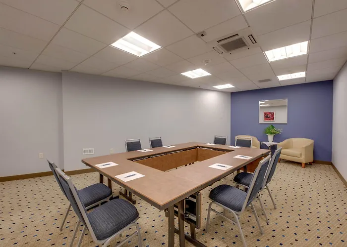 Four Points By Sheraton Downtown Hotel 4*