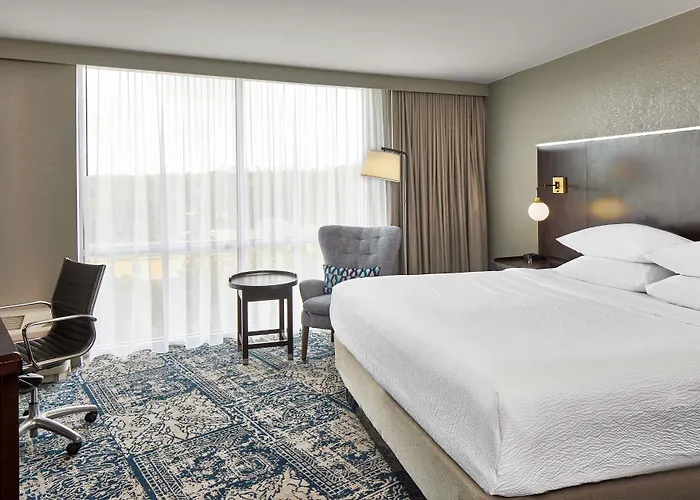 Four Points By Sheraton Downtown Hotel 4*