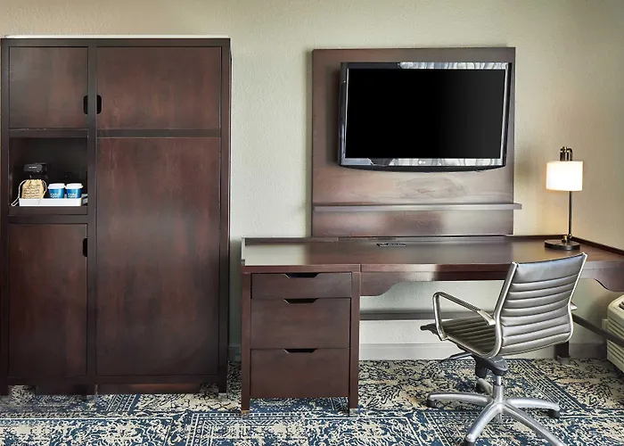 Four Points By Sheraton Downtown Hotel